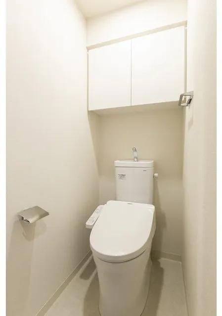 CASSIA Ueno Iriya - Interior - ["Toilet seat", "Toilet", "Plumbing fixture"]