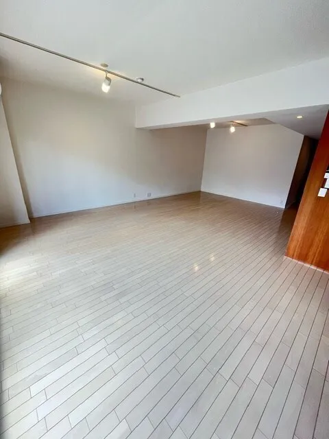 Residia Kita Shinjuku - Interior - ["Fixture", "Wood", "Floor"]