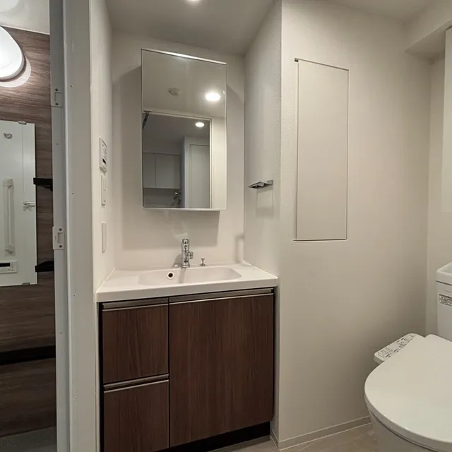 Park Axis Shinagawa Tennozu Isle - Interior - ["Plumbing fixture", "Bathroom Sink", "Flooring"]
