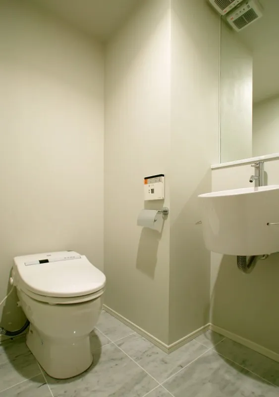 Castalia Azabujuban Shichimensaka - Interior - ["Toilet seat", "Toilet", "Bathroom"]