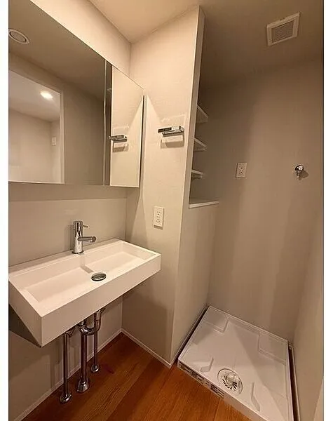 Atrio Flats Jiyugaoka East - Interior - ["Flooring", "Floor", "Plumbing fixture"]