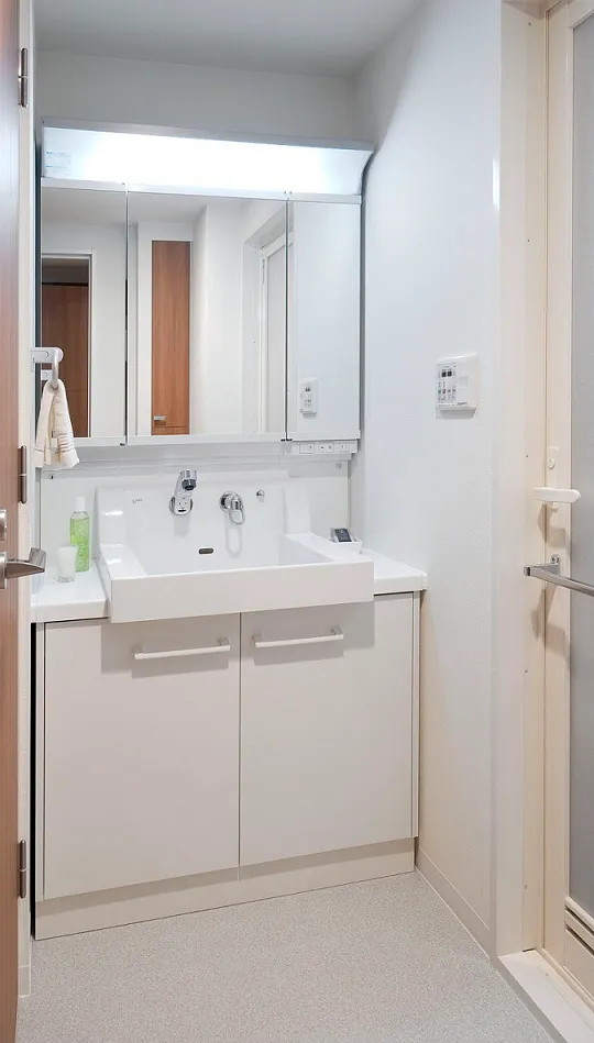 Residia Suginami Honancho - Interior - ["Mirror", "Tap", "Sink"]