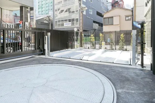 Park Axis Akasakamitsuke - Exterior - ["Window", "Building", "Road surface"]