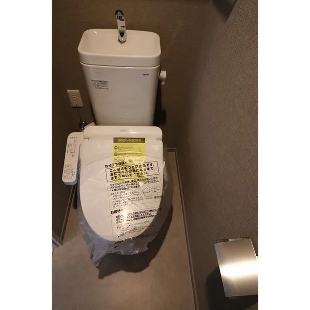 Comforia Monzennakacho South - Interior - ["Toilet", "Toilet seat", "Paper"]