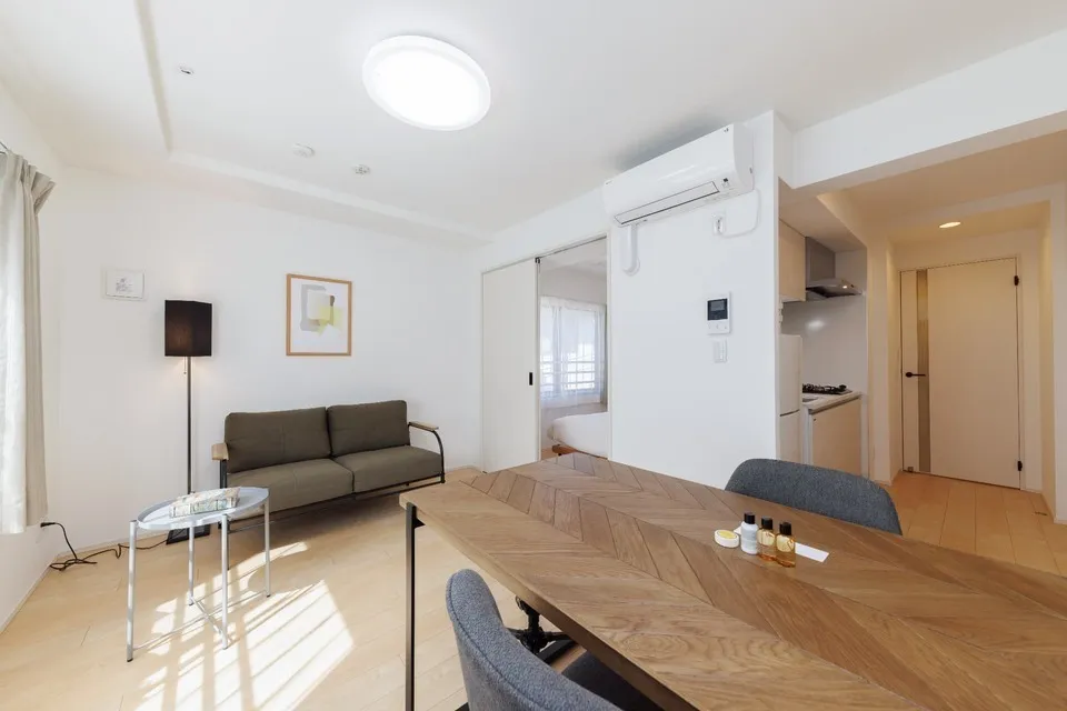 Hmlet Nishi-Shinjuku - Interior - ["Furniture", "Interior design", "Flooring"]