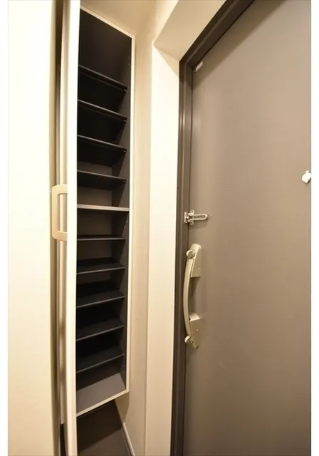 Le Coeur Shibuya Honmachi - Interior - ["Shelving", "Wood stain", "Hardwood"]