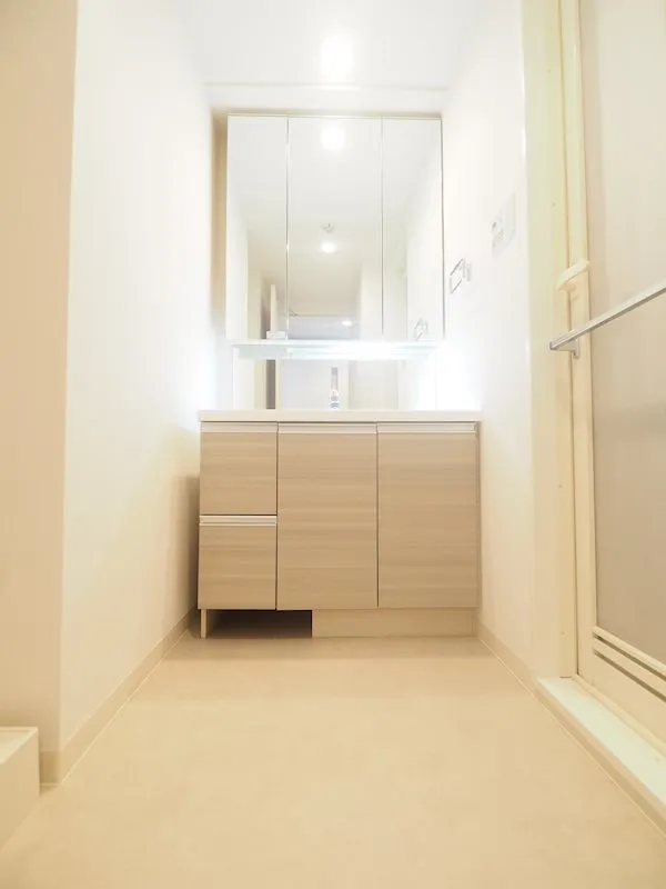 RESIDIA Minami Shinagawa - Interior - ["Cabinetry", "Furniture", "Mirror"]
