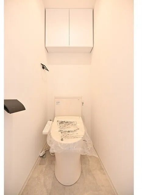 False Class Takadanobaba - Interior - ["Flooring", "Floor", "Toilet seat"]
