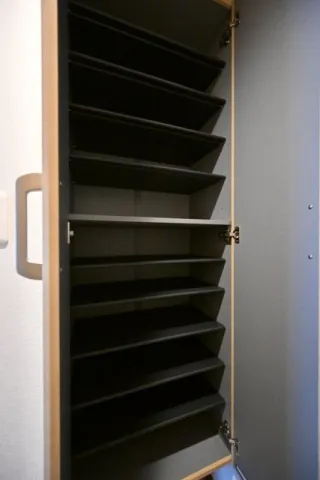 CENTRAL GARDEN RESIDENCE TOKYO - Interior - ["Shelf", "Shelving", "Closet"]