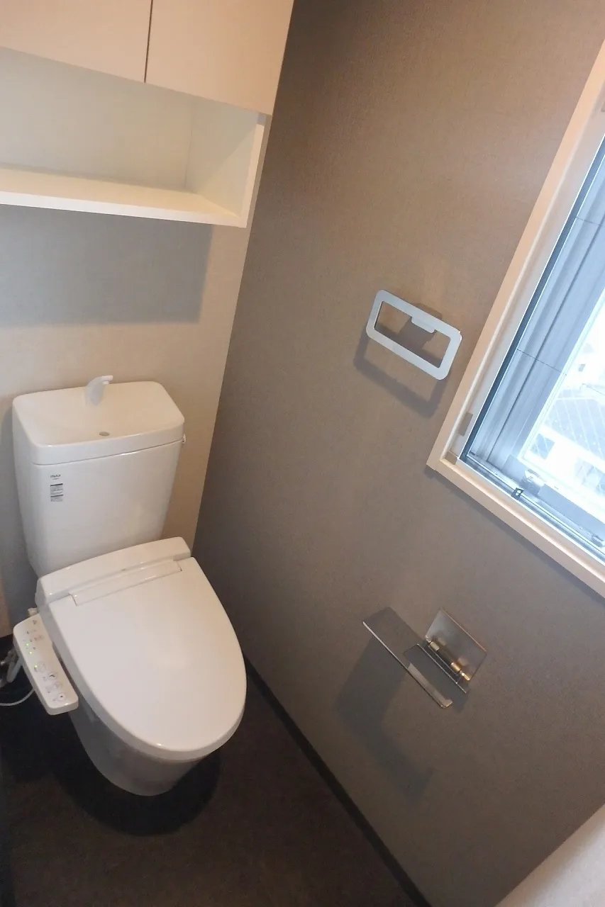 Open Bloom Higashimukojima - Interior - ["Toilet seat", "Wood", "Toilet"]