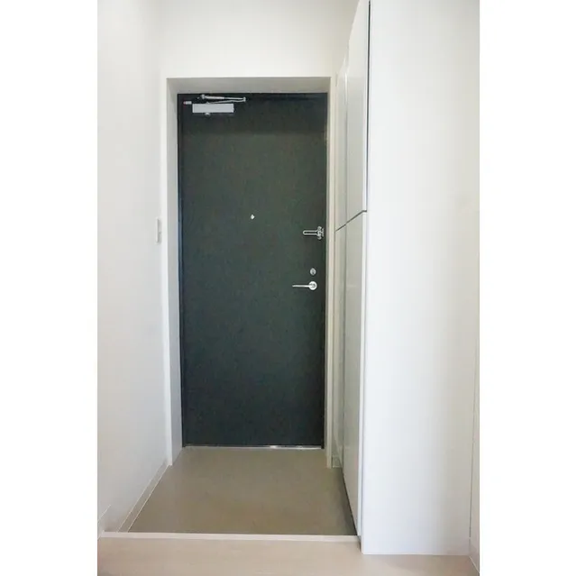 Mono TerrAce - Interior - ["Door", "Fixture", "Handle"]