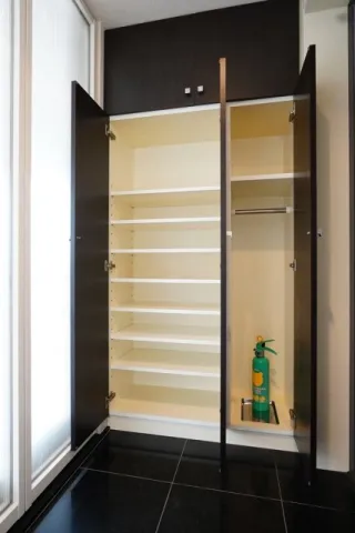 Axia Ikebukuro - Interior - ["Flooring", "Wood", "Shelving"]