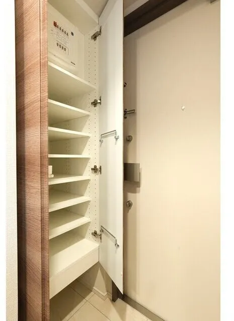 La Tierra Otorii - Interior - ["Wood", "Flooring", "Hardwood"]