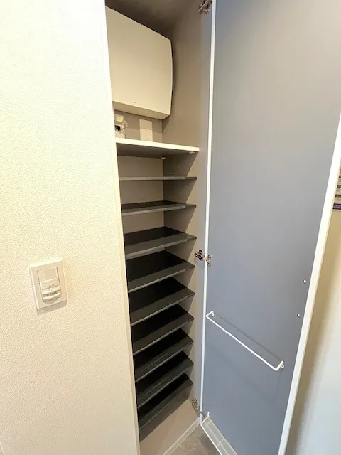 Residia Shinjuku East Ⅱ - Interior - ["Shelving", "Grey", "Shelf"]