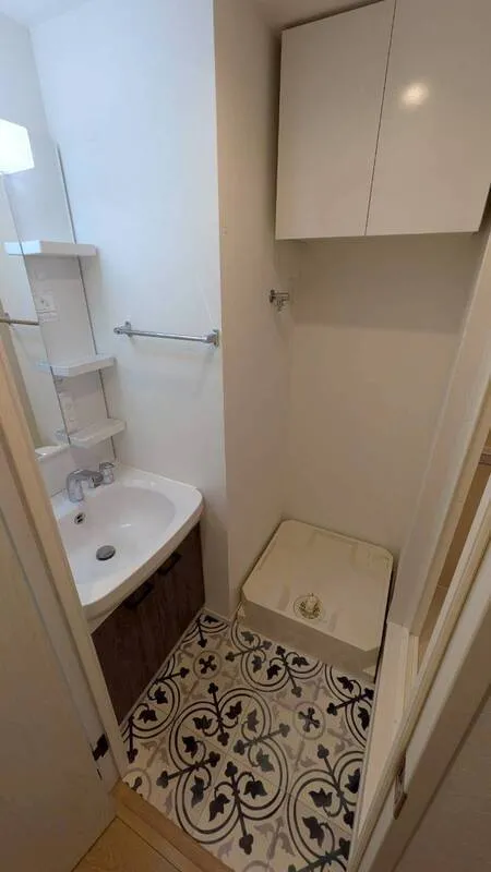 Solna Cresia Nakano - Interior - ["Plumbing fixture", "Flooring", "Floor"]