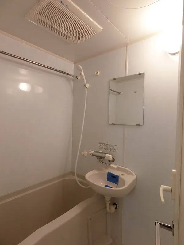 Cross Residence Kamata - Interior - ["Room", "Plumbing fixture", "Plumbing"]
