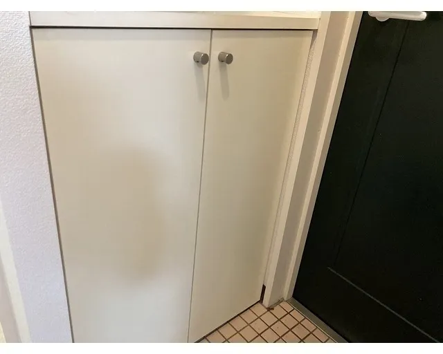 Twin Coat - Interior - ["Rectangle", "Handle", "Fixture"]