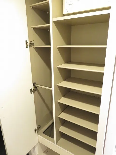 Esty Maison Oshima - Interior - ["Wood", "Cabinetry", "Shelving"]