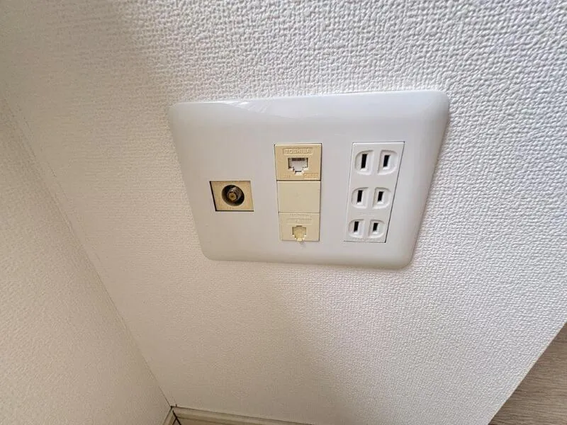 Central Crib Roppongi III - Interior - ["Wall Socket", "Technology", "Electrical Supply"]