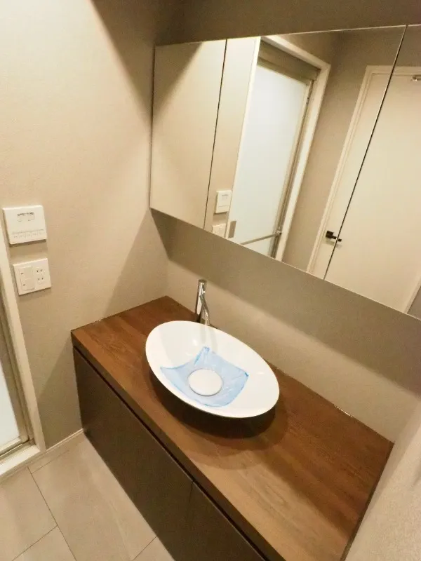 Residia Bunkyo Sengoku 2 - Interior - ["Bathroom Sink", "Flooring", "Sink"]