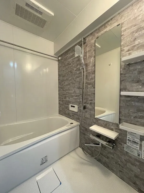 Residia Ueno Okachimachi - Interior - ["Plumbing fixture", "Flooring", "Interior design"]