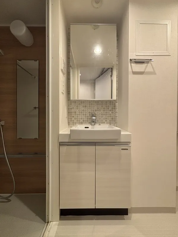 Pollast Yoyogi Hachiman - Interior - ["Flooring", "Bathroom Sink", "Interior design"]