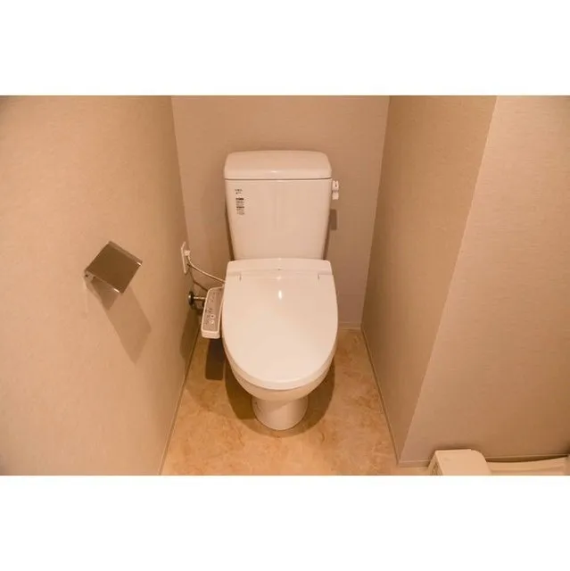 Comforia Kinshicho DEUX - Interior - ["Toilet", "Toilet seat", "Plumbing fixture"]