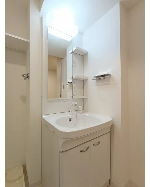 Tasuki Smart Shin-Otsuka III - Interior - ["Bathroom Sink", "Plumbing fixture", "Interior design"]