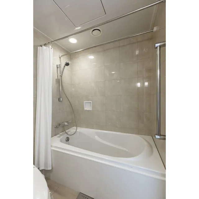 Frontier Residence The Tower Shinagawa - Interior - ["Bathtub", "Plumbing fixture", "Shower head"]