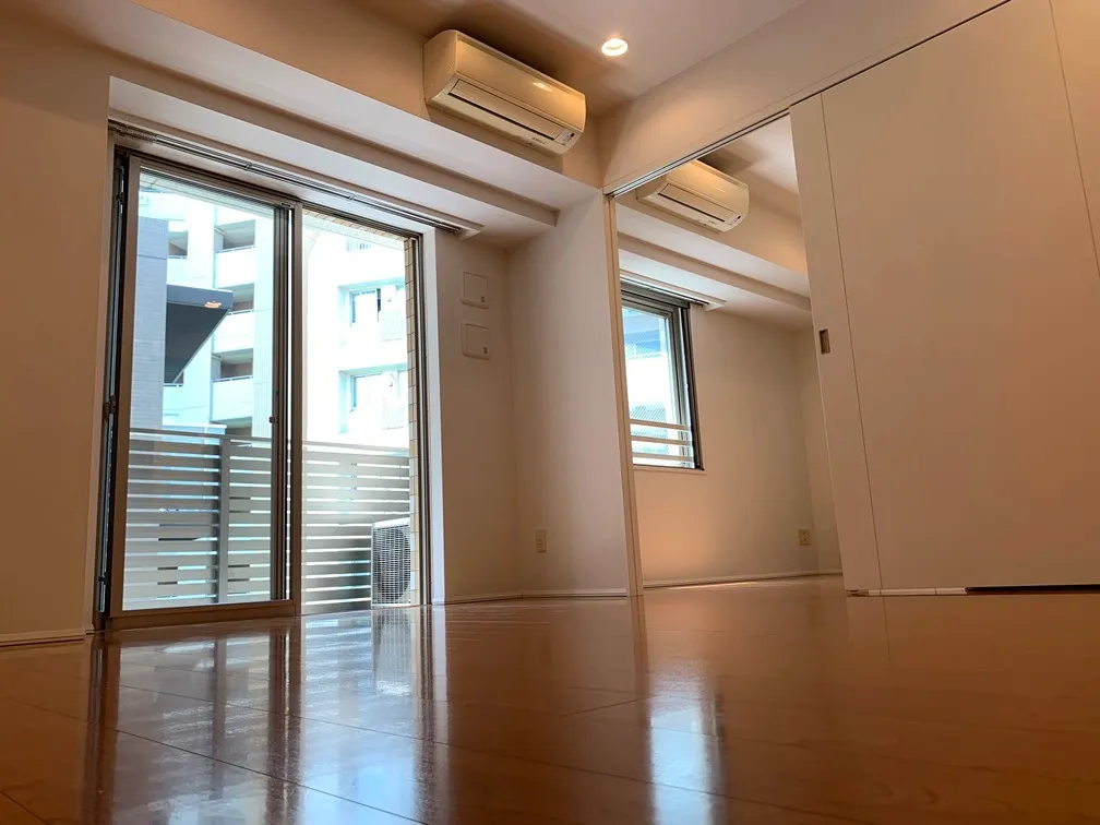 La Douceur Sugamo - Interior - ["Window", "Fixture", "Wood"]