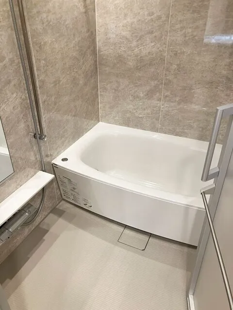 Grand City Tower Tsukishima - Interior - ["Bathtub", "Plumbing fixture", "Floor"]