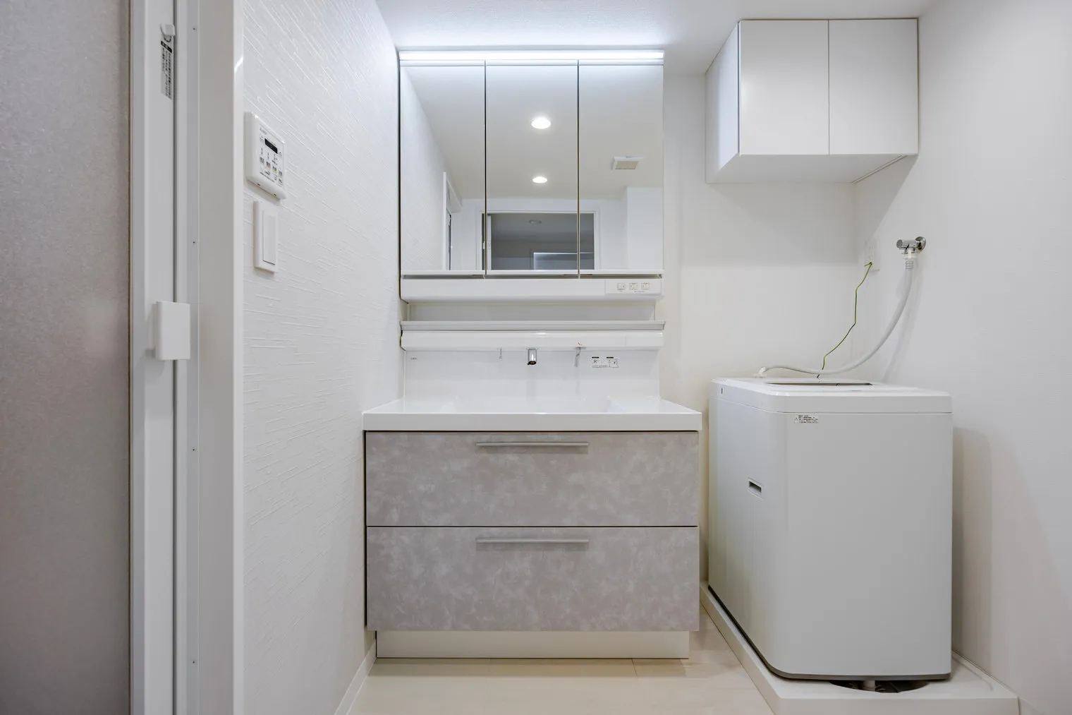 Prime Urban Meguro Riverfront - Interior - []