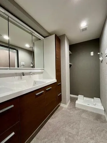 Shiki Kitano Room 702