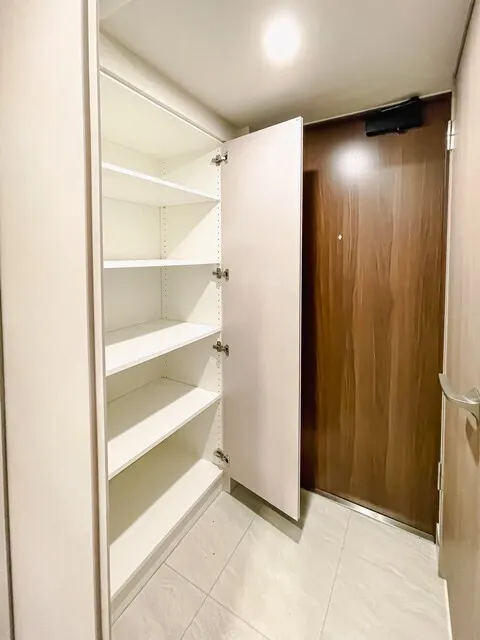 Royal Parks Ariake - Interior - ["Flooring", "Floor", "Wood"]
