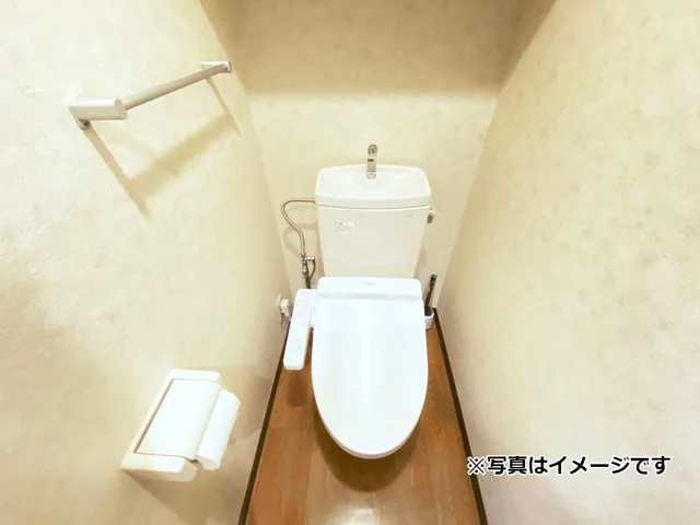 Genovia Setagaya Sakura - Interior - ["Toilet seat", "Toilet", "Bathroom"]