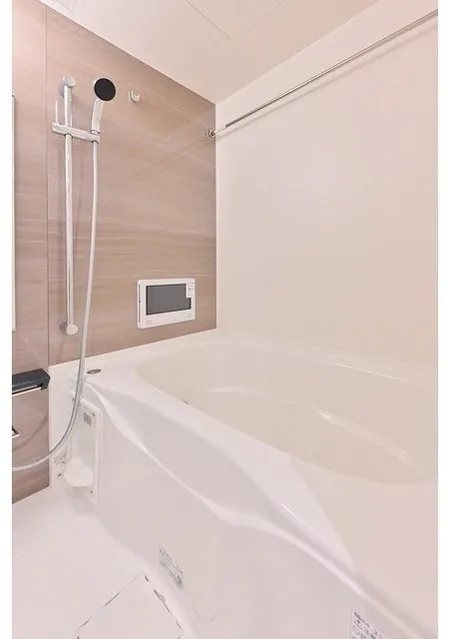 Comfortia Liv Komagome Nishigahara - Interior - ["Plumbing fixture", "Flooring", "Bathtub"]