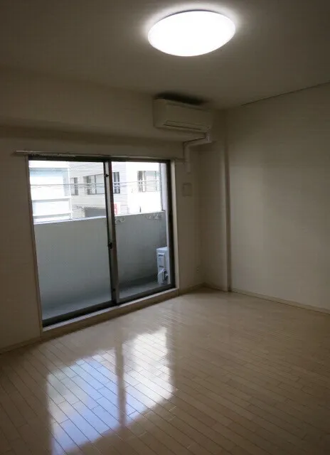 HF Mita Residence Ⅱ - Interior - ["Ceiling", "Apartment", "Daylighting"]