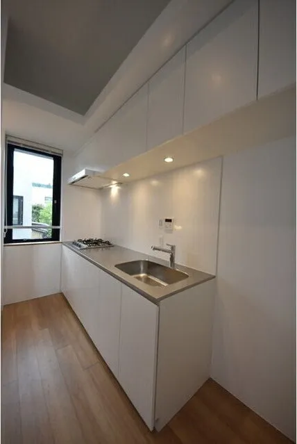 Square Court Waseda - Interior - ["Cabinetry", "Tap", "Building"]