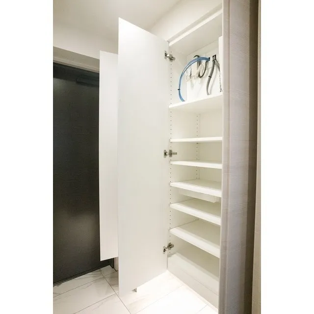 Iidabashi Garden Flats - Interior - ["Door", "Fixture", "Rectangle"]