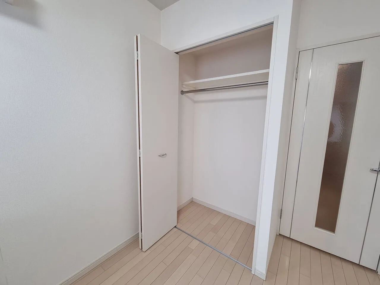 Mynavi STAY Higashioi - Interior - ["Flooring", "Floor", "Wood"]