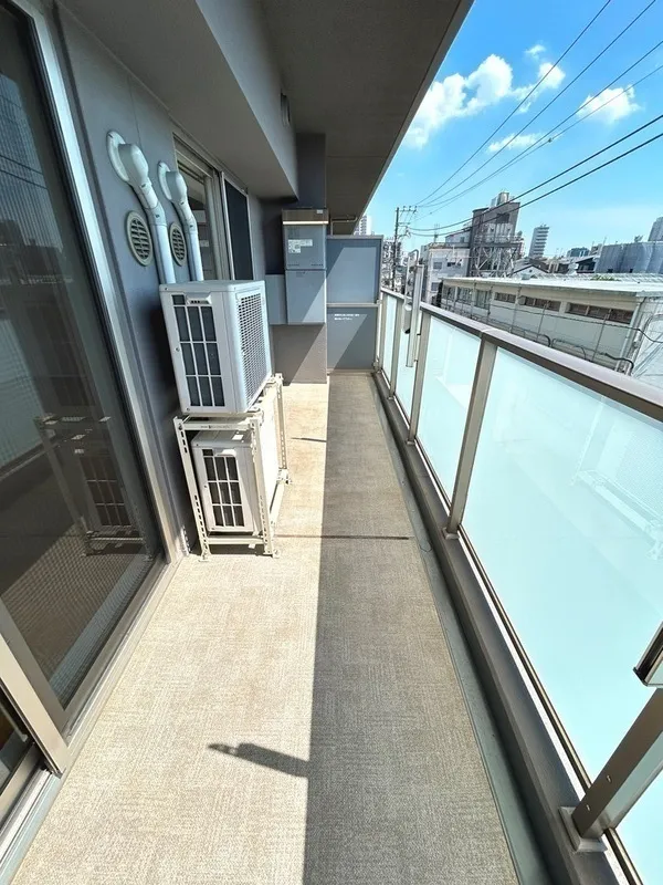 BLESS Kamiikebukuro - Interior - ["Daytime", "Composite material", "Glass"]