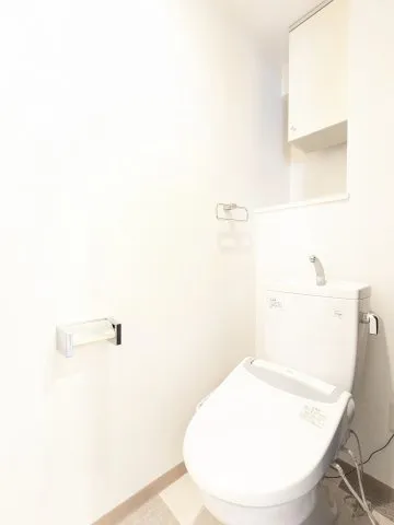 Beljure Takanawa - Interior - ["Plumbing fixture", "Bathroom", "Toilet seat"]
