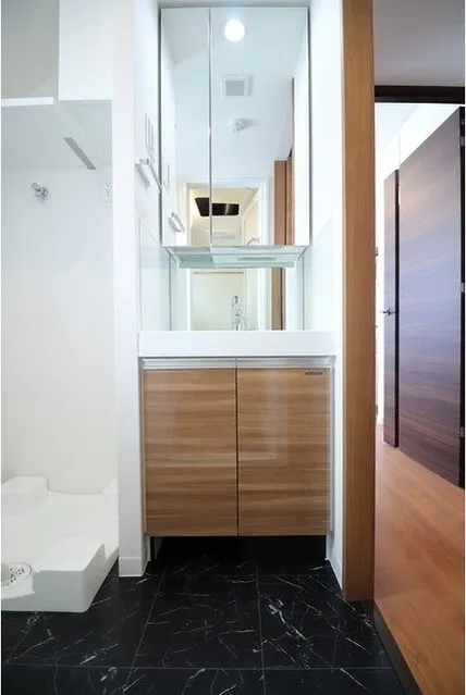 Comforia Fudomae - Interior - ["Building", "Furniture", "Wood"]