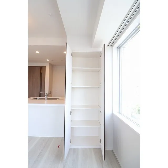 Doue Tsukishima II - Interior - ["White", "Property", "Room"]