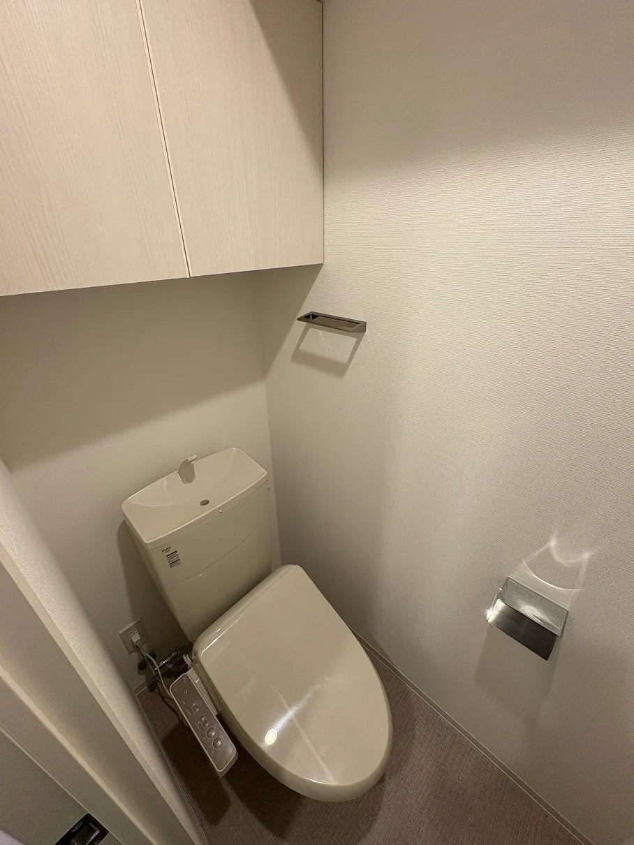 Gran Casa Sumiyoshi III - Interior - ["Toilet seat", "Toilet", "Plumbing fixture"]