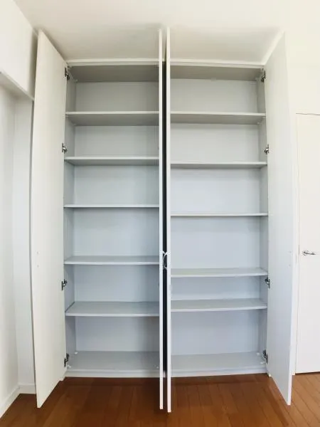 Stage Grande Hongo - Interior - ["Furniture", "Shelf", "Cabinetry"]