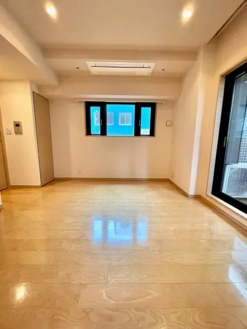 Chester Court Ochanomizu - Interior - ["Wood", "Flooring", "Floor"]