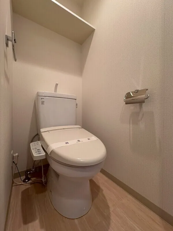 La Santé Hiroo - Interior - ["Flooring", "Floor", "Toilet seat"]