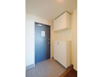 River City 21 East Towers II - Interior - ["Building", "Door", "Fixture"]