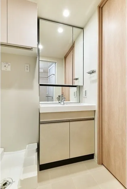Lefon Progres Akabane Marks - Interior - ["Flooring", "Interior design", "Floor"]